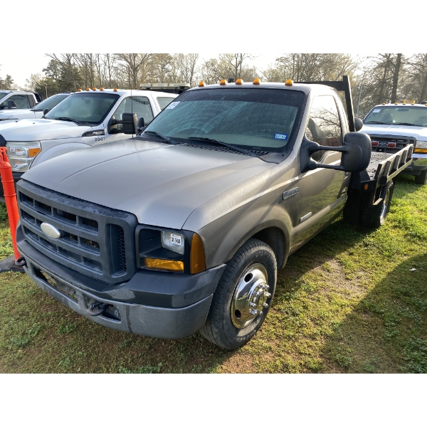 2007 FORD F350 XL Flatbed Truck