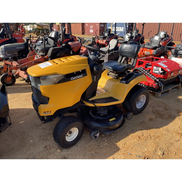 2016 CUB CADET 46" RIDING LAWN MOWER Lawn Mower