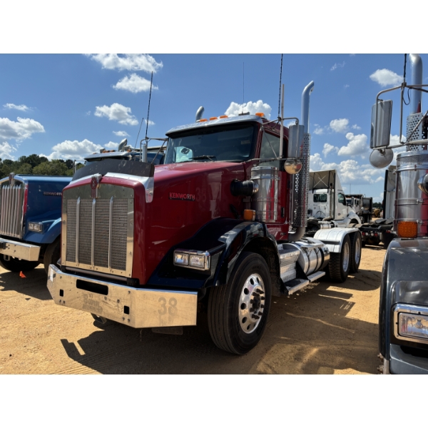 2016 KENWORTH T800 Day Cab Truck