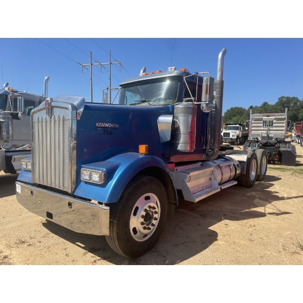 2013 KENWORTH W900 Day Cab Truck