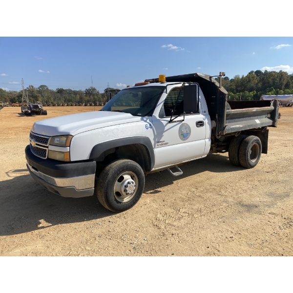 2005 CHEVORLET 3500 Dump Truck