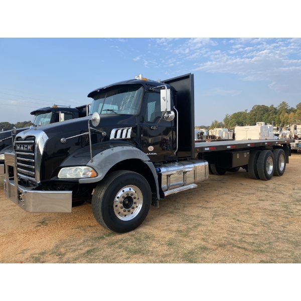 2017 MACK GU813 Flatbed Truck