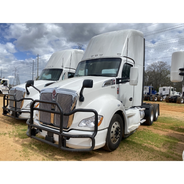2021 KENWORTH T680 Day Cab Truck
