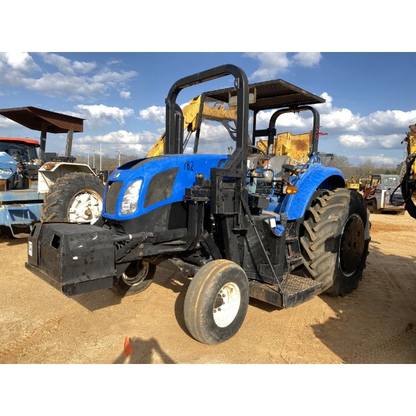 2015 NEW HOLLAND TS6.110 Farm Tractor