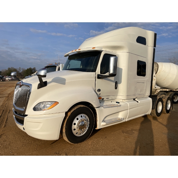 2020 INTERNATIONAL LT625 Sleeper Truck