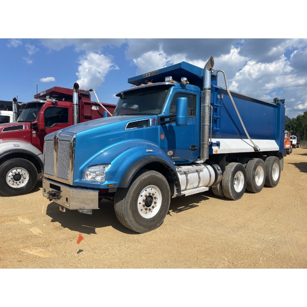 2020 KENWORTH T800 Dump Truck