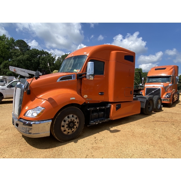 2018 KENWORTH T680 Sleeper Truck