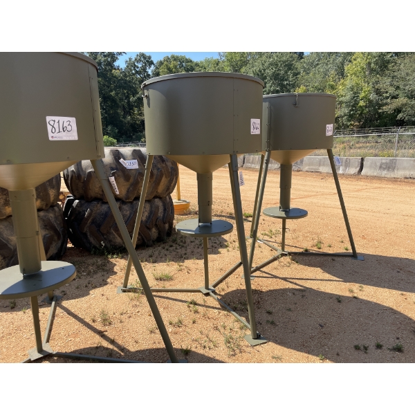 1000 LB GALVINIZED FEEDER