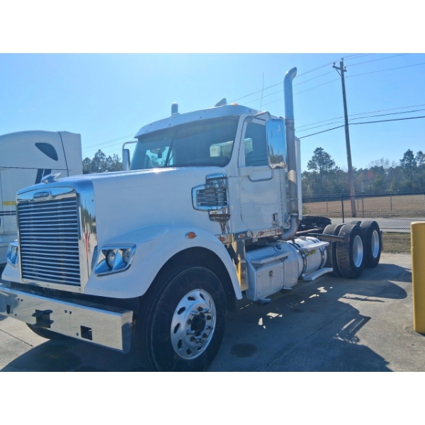 2017 FREIGHTLINER 122SD Day Cab Truck