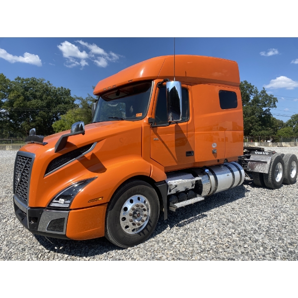 2019 VOLVO VNL64T Sleeper Truck