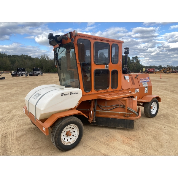2022 BROCE RJT350 Broom