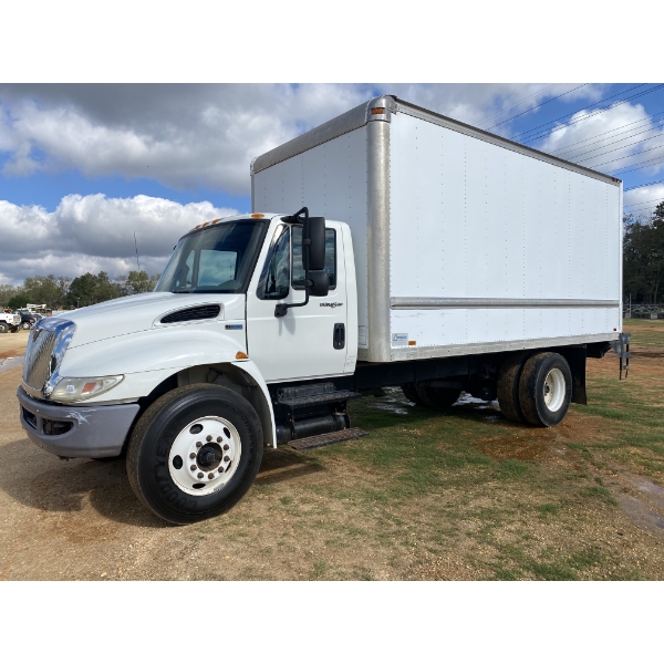 2014 INTERNATIONAL DURASTAR 4300 Box Truck