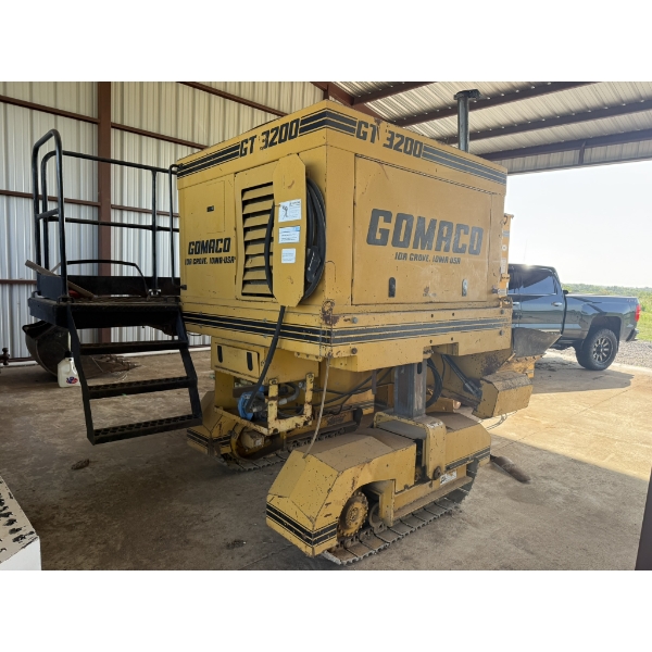 1996 GOMACO GT 3200 SLIPFORM PAVER Concrete Paver