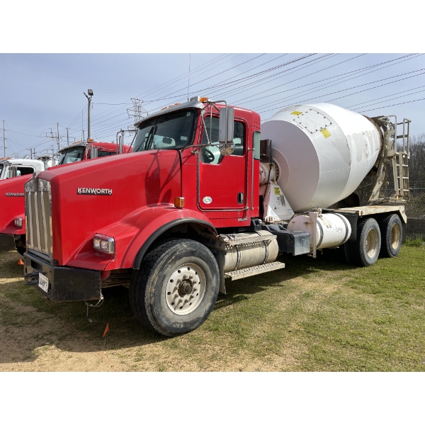 2017 KENWORTH T800 Concrete Mixer / Pump Truck