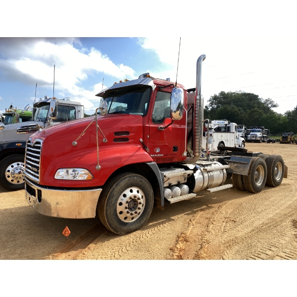 2016 MACK CXU613 Day Cab Truck