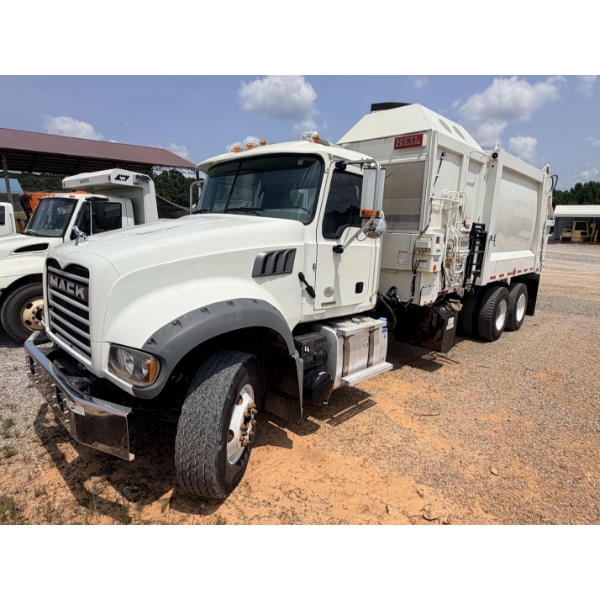 2022 MACK GR64F Garbage / Sanitation Truck