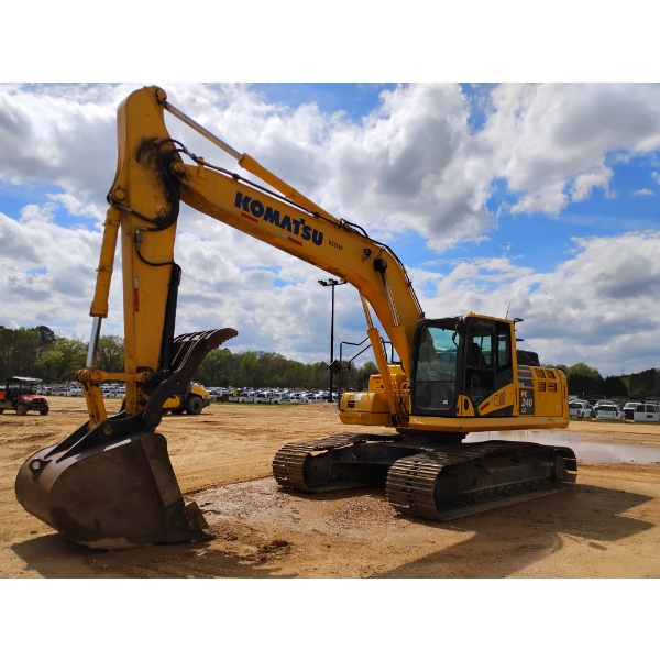 2017 KOMATSU PC240LC-11 Excavator