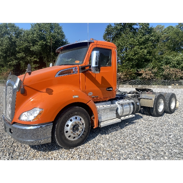 2018 KENWORTH T680 Day Cab Truck