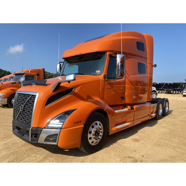 2020 VOLVO VNL 760 Sleeper Truck