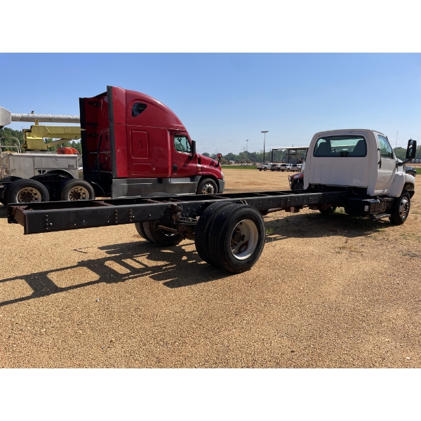 2004 GMC C7500 Cab and Chassis Truck - J.M. Wood Auction Company, Inc.