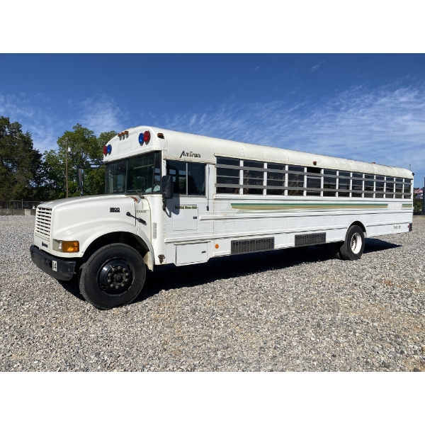 2000 INTERNATIONAL 3800 Bus