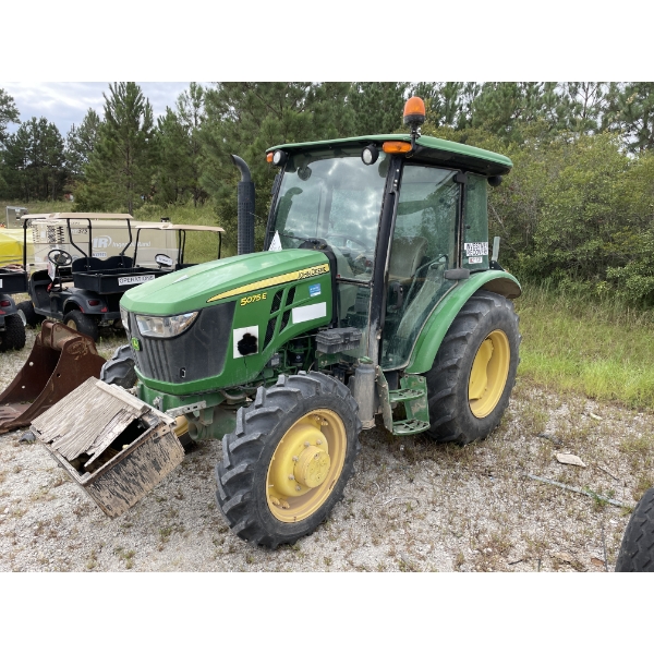 2018 JOHN DEERE 5075E Farm Tractor