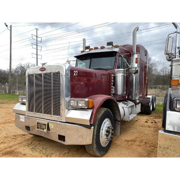 2003 PETERBILT 379 Sleeper Truck