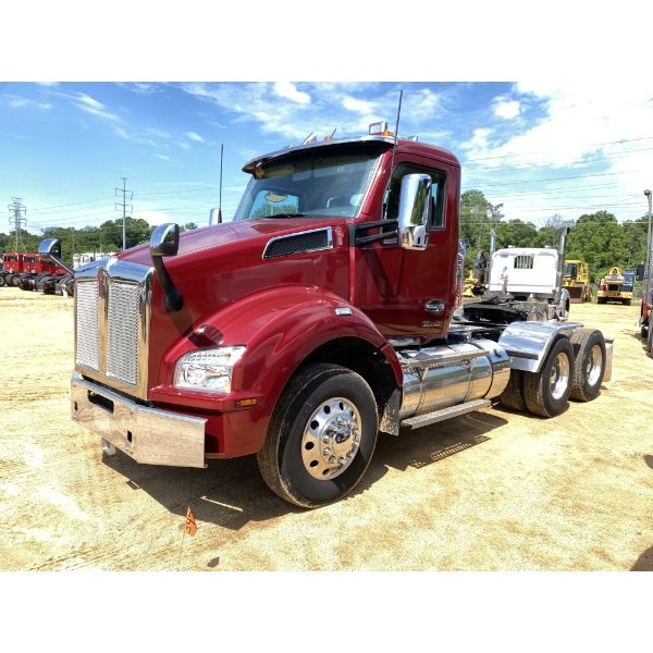 2023 KENWORTH T880 Day Cab Truck