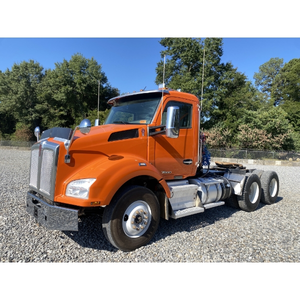 2020 KENWORTH T880 Day Cab Truck