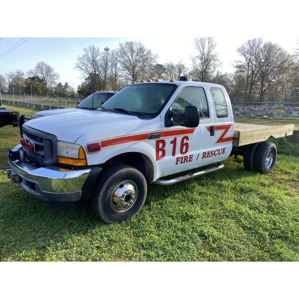 2001 FORD F350 XL Flatbed Truck