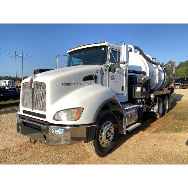 2014 KENWORTH T400 Vacuum Truck