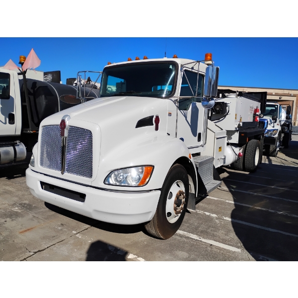 2017 KENWORTH T370 POT-HOLE PATCHER Asphalt Distributor Truck