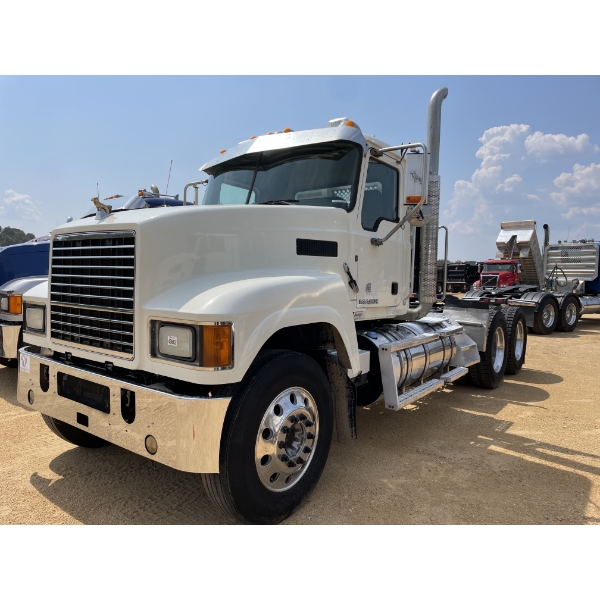 2017 MACK CHU613 Day Cab Truck