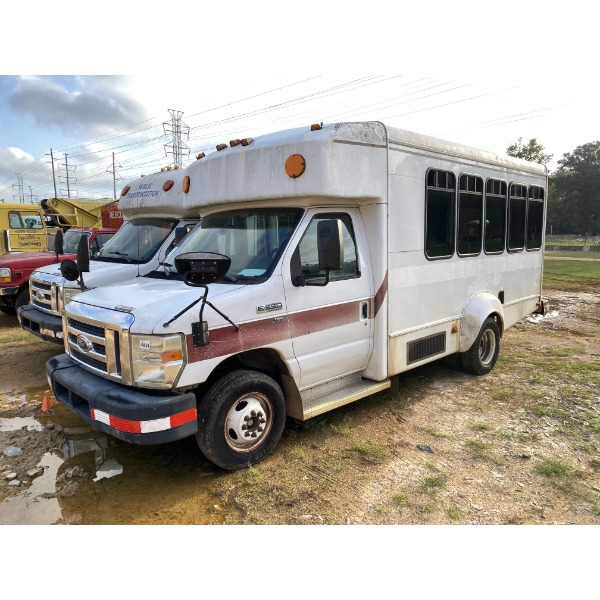 2009 FORD E350 Bus