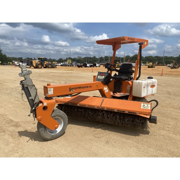 2022 LAYMOR SWEEPMASTER 300 Broom