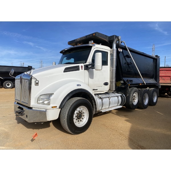 2017 KENWORTH T880 Dump Truck
