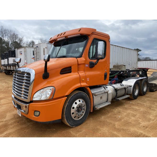 2013 FREIGHTLINER  Day Cab Truck