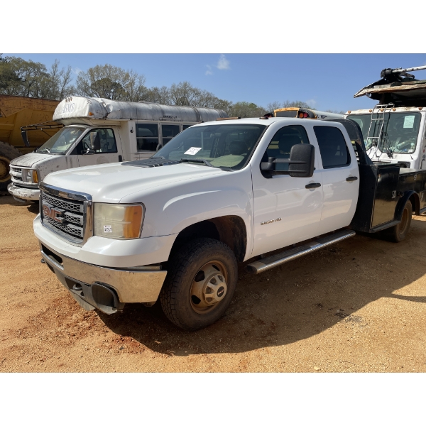 2013 GMC 3500 HD Flatbed Truck