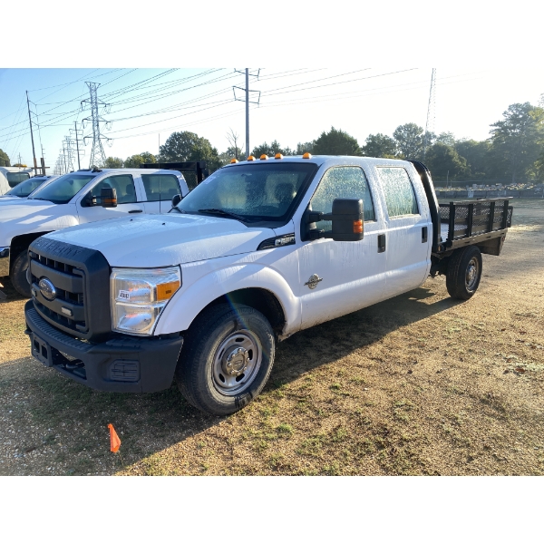 2013 FORD F250 XL Flatbed Truck