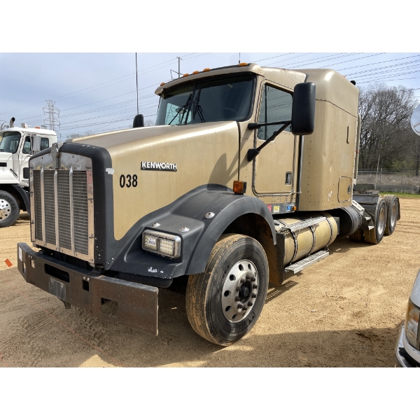 1999 KENWORTH T800 Sleeper Truck