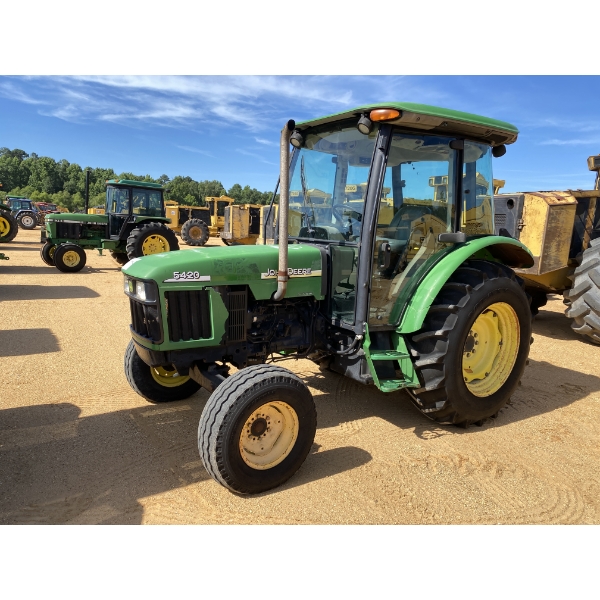 JOHN DEERE 5420 Farm Tractor