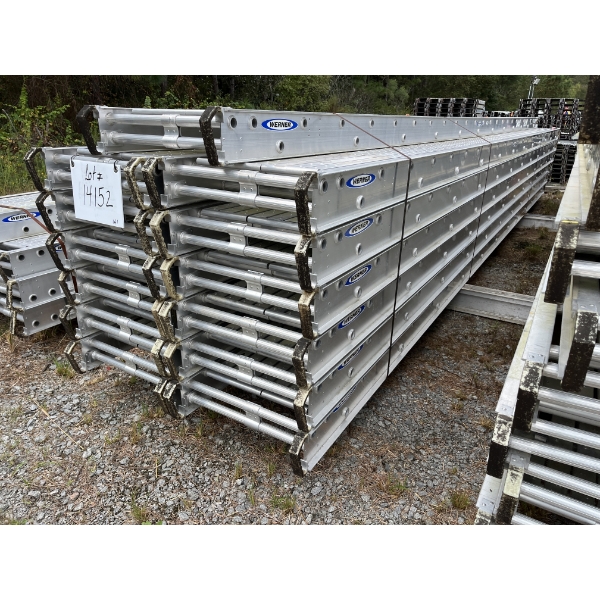 24' X 24" WERNER 3-PERSON ALUMINUM STAGE Aerial Work Platform