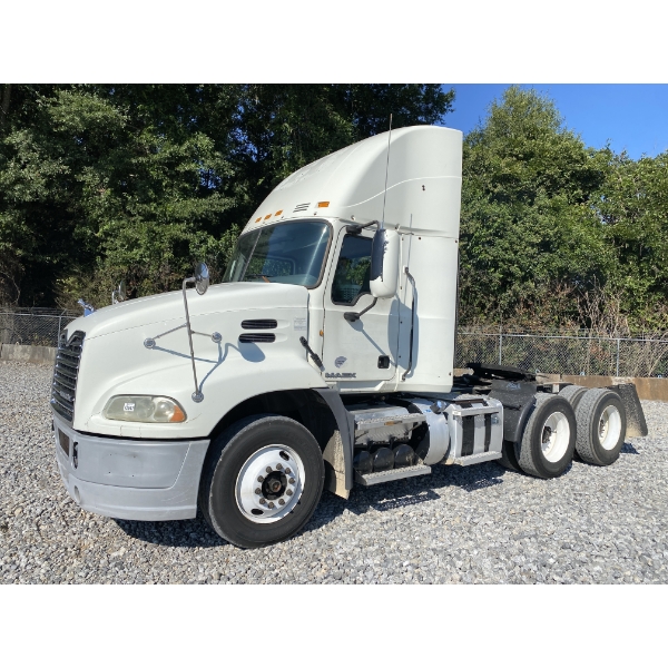 2014 MACK CXU613 Day Cab Truck