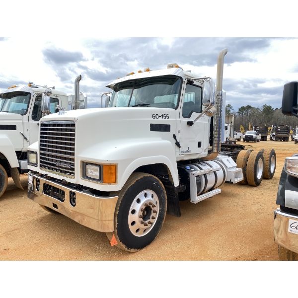 2015 MACK CHU613 Day Cab Truck