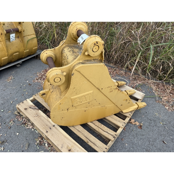 18" CAT HEAVY DUTY BUCKET