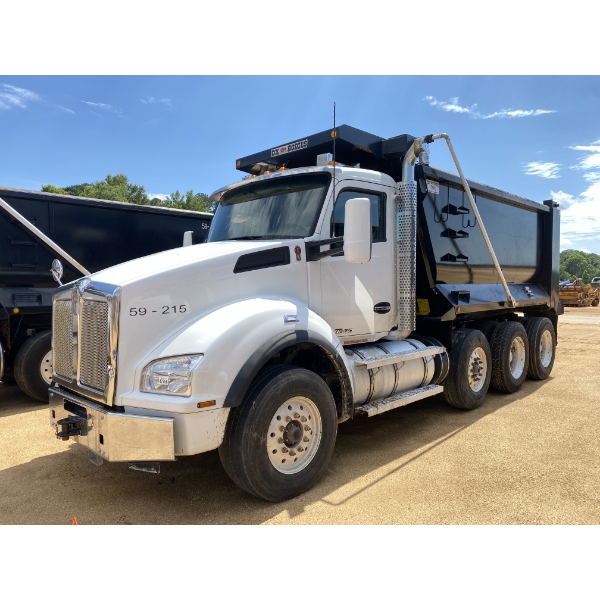 2017 KENWORTH T880 Dump Truck