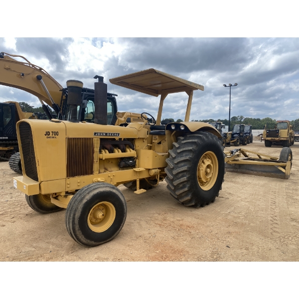 JOHN DEERE 5300 Farm Tractor