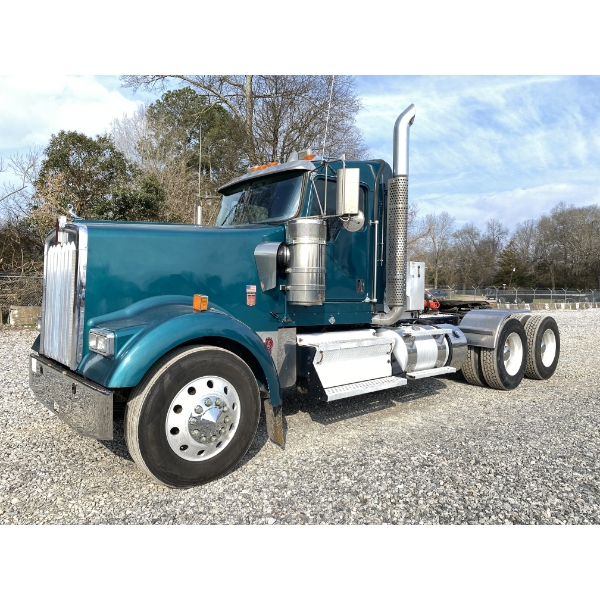 2022 KENWORTH W900 Day Cab Truck