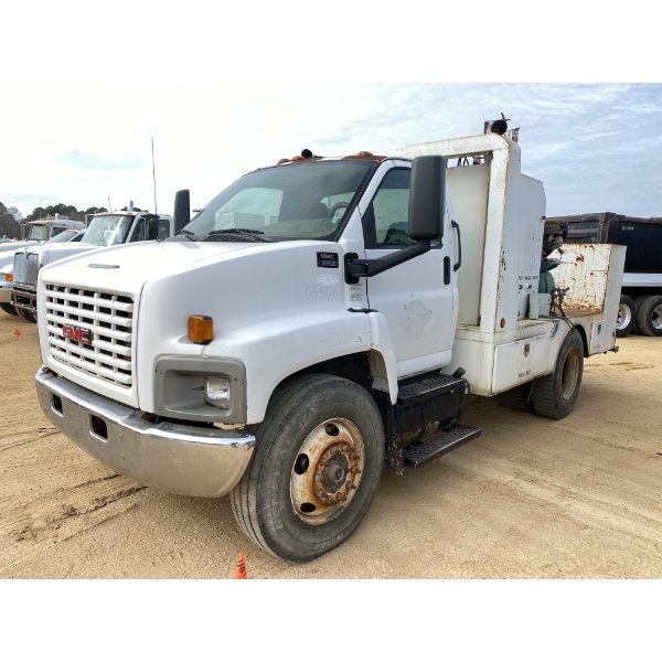 2005 GMC C6500 Fuel / Lube Truck