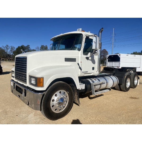 2013 MACK CHU613 Day Cab Truck